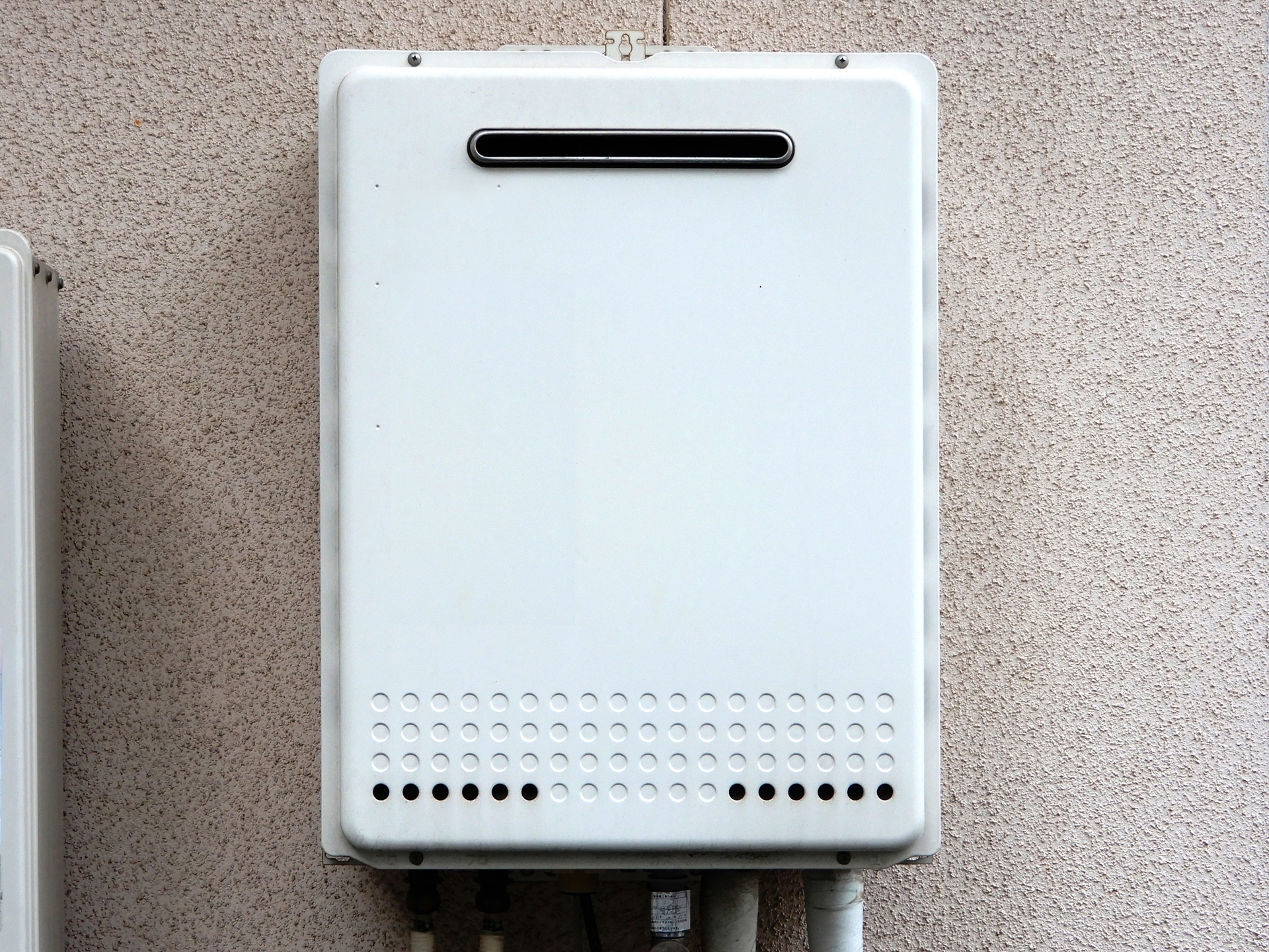 ノーリツ製の給湯器設置例。給湯器交換でエコジョーズの導入が可能です。