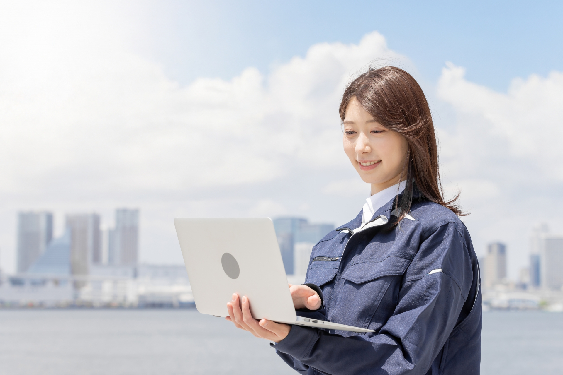 点検・測定の様子。異音やエラー表示が続く場合は交換の検討サインです。