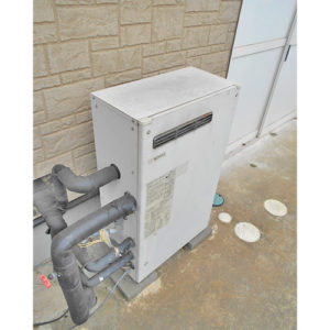 ノーリツ製石油給湯器 OTQ-3706SAY の製品画像。オートタイプの屋外据置型。