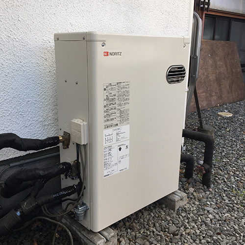 ノーリツ(NORITZ)製石油給湯器 OTQ-305SAYV の製品写真。オートタイプの屋外据置型。